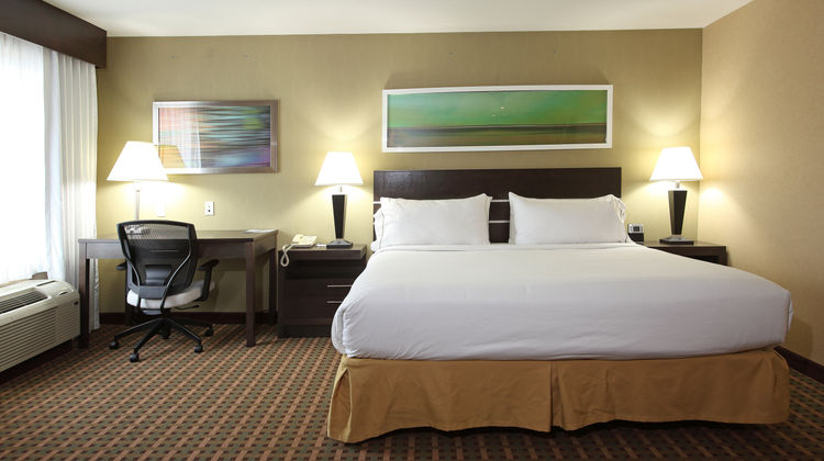 Holiday Inn Express Hotel & Suites Suite