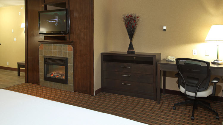 Holiday Inn Express Hotel & Suites Suite