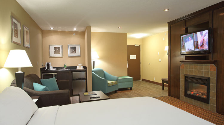 Holiday Inn Express Hotel & Suites Room
