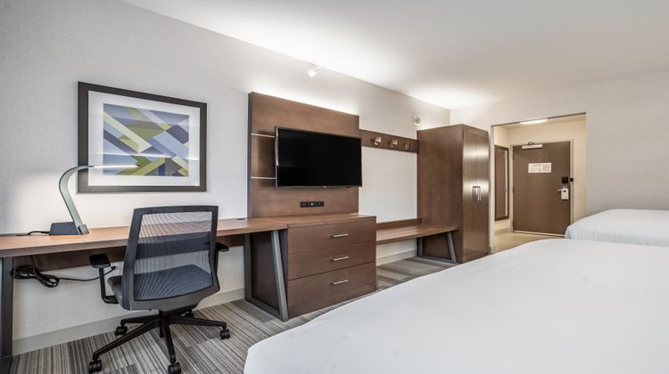 Holiday Inn Express & Suites Platteville Room