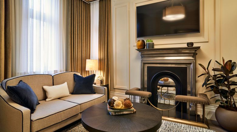 <b>Kimpton Fitzroy London Suite</b>. Images powered by <a href=https://www.travelagewest.com/Hotels/London/