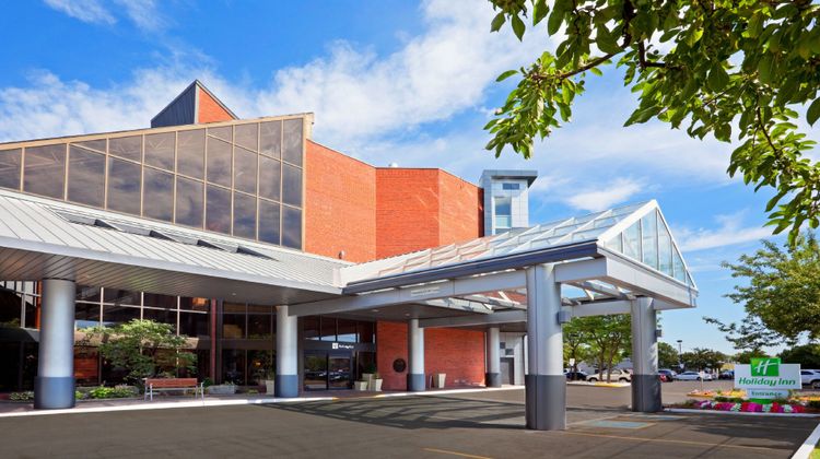 Holiday Inn Oakville Centre Exterior