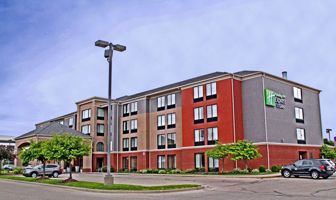 Holiday Inn Express Hotel & Suites Exterior