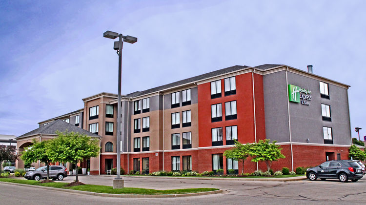 Holiday Inn Express Hotel & Suites Exterior