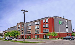 Holiday Inn Express Hotel & Suites