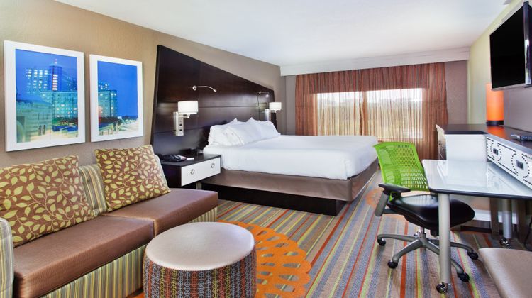 Holiday Inn Express Atlanta NW Galleria Room