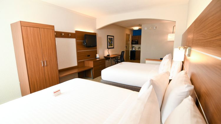 Holiday Inn Express Suite