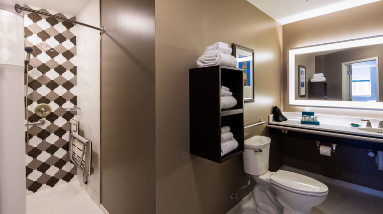Hotel Indigo Baltimore Downtown Room
