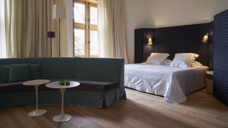 <b>La Maison Troisgros Room</b>. Images powered by <a href="https://www.leonardoworldwide.com/" title="Leonardo Worldwide" target="_blank">Leonardo</a>.