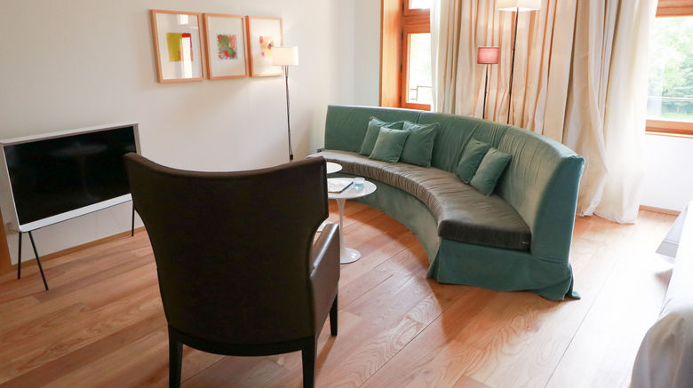 <b>La Maison Troisgros Room</b>. Images powered by <a href="https://www.leonardoworldwide.com/" title="Leonardo Worldwide" target="_blank">Leonardo</a>.