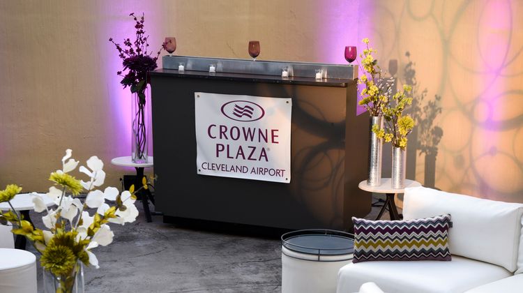 Crowne Plaza Cleveland Airport Restaurant