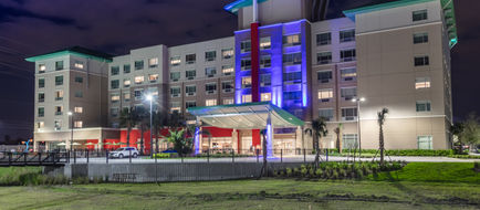 Holiday Inn Express & Suites At Seaworld Exterior