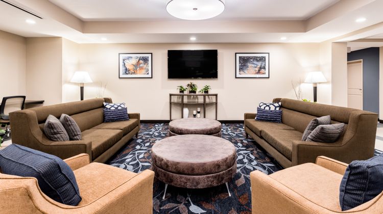 Candlewood Suites Eau Claire Lobby