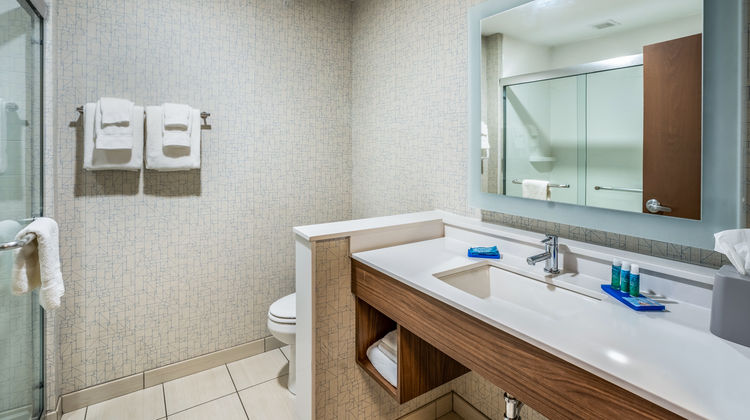 Holiday Inn Express & Suites Platteville Room