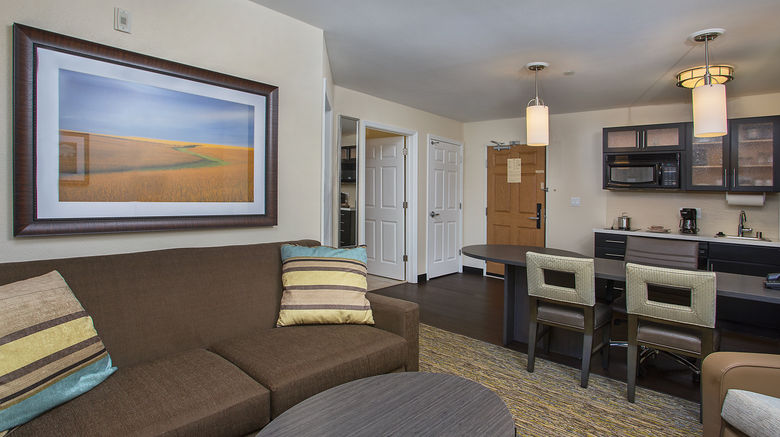 <b>Candlewood Suites Bowling Green Room</b>. Images powered by <a href="https://www.leonardoworldwide.com/" title="Leonardo Worldwide" target="_blank">Leonardo</a>.