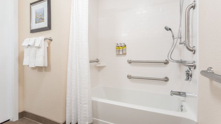 Candlewood Suites Eau Claire Room