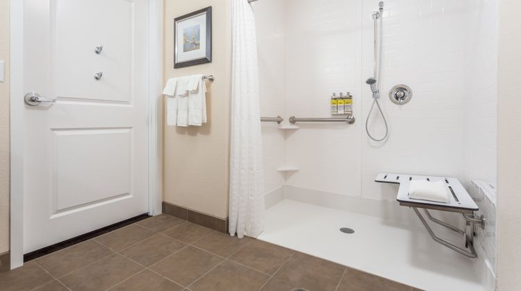 Candlewood Suites Eau Claire Room
