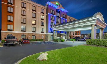 Holiday Inn Express Hotel & Suites