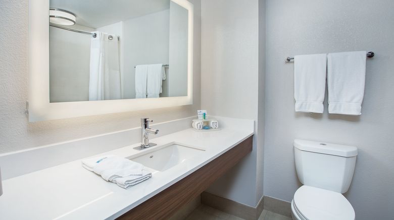 <b>Holiday Inn Express Hotel & Suites Room</b>. Images powered by <a href="https://www.leonardoworldwide.com/" title="Leonardo Worldwide" target="_blank">Leonardo</a>.