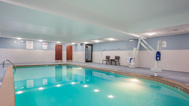 Holiday Inn Express Hotel & Suites Pool
