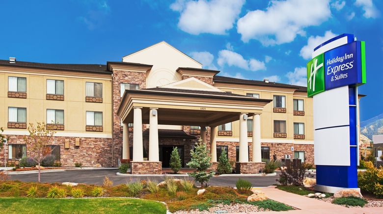 Holiday Inn Express Hotel  and  Suites Exterior. Images powered by <a href="https://www.leonardoworldwide.com" target="_blank" rel="noopener">Leonardo</a>.