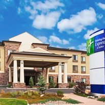 Holiday Inn Express Hotel & Suites