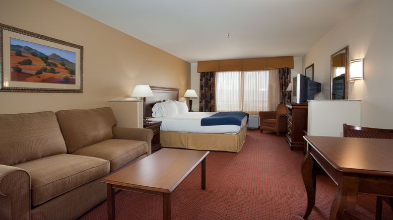 <b>Holiday Inn Express Hotel & Suites Room</b>. Images powered by <a href="https://www.leonardoworldwide.com/" title="Leonardo Worldwide" target="_blank">Leonardo</a>.