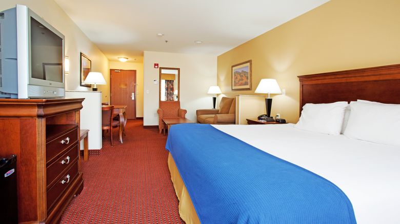 <b>Holiday Inn Express Hotel & Suites Room</b>. Images powered by <a href="https://www.leonardoworldwide.com/" title="Leonardo Worldwide" target="_blank">Leonardo</a>.
