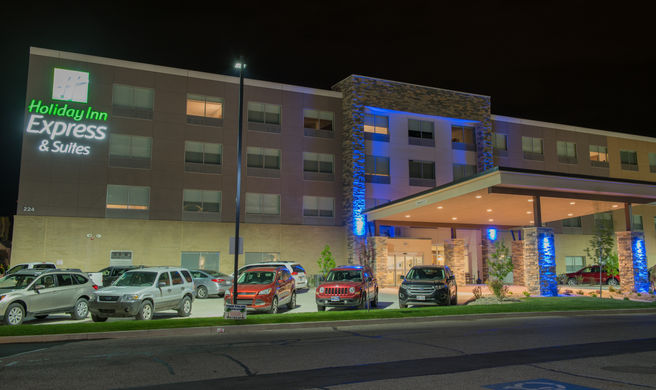 Holiday Inn Express & Suites Southwest Exterior