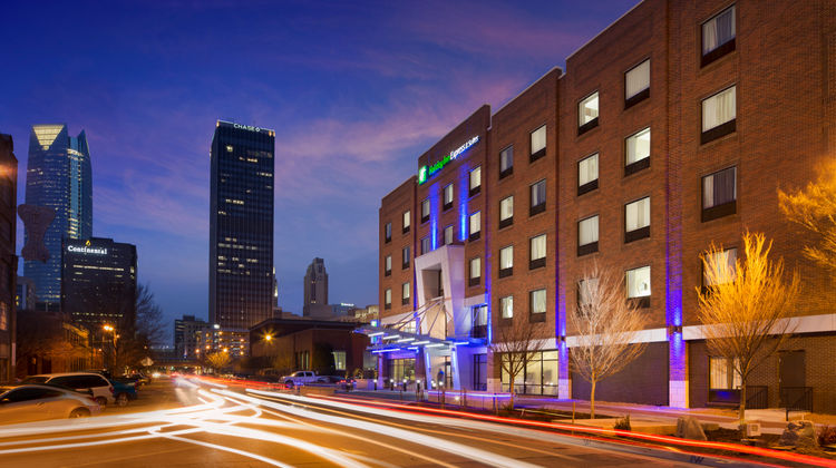 Holiday Inn Express Downtown Bricktown Exterior