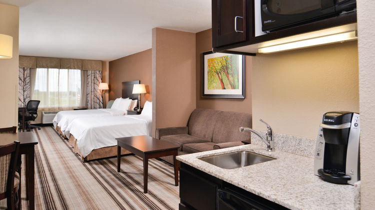 Holiday Inn Express & Stes Emporia NW Suite