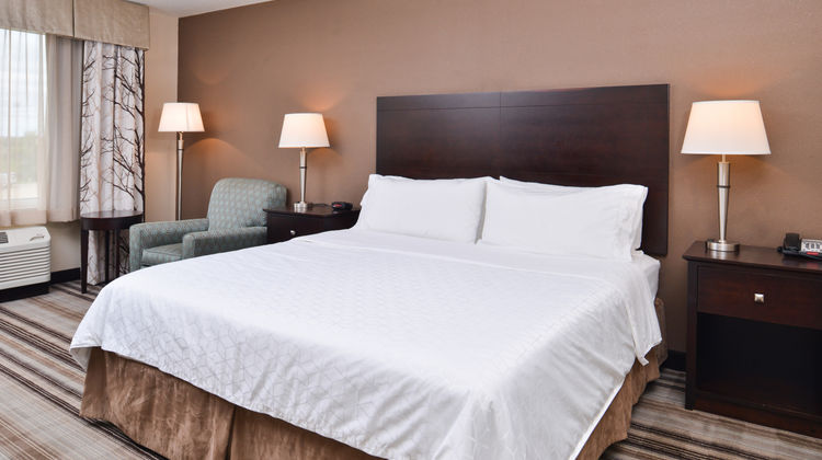 Holiday Inn Express & Stes Emporia NW Room