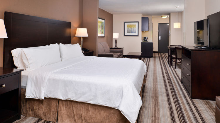 Holiday Inn Express & Stes Emporia NW Suite