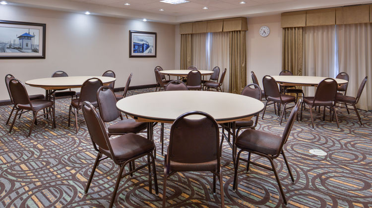 Holiday Inn Express & Stes Emporia NW Meeting