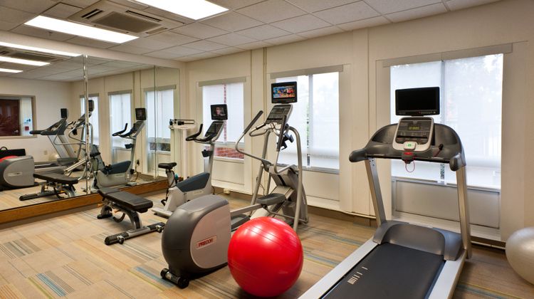 Holiday Inn Express Hotel & Suites Scott Health Club