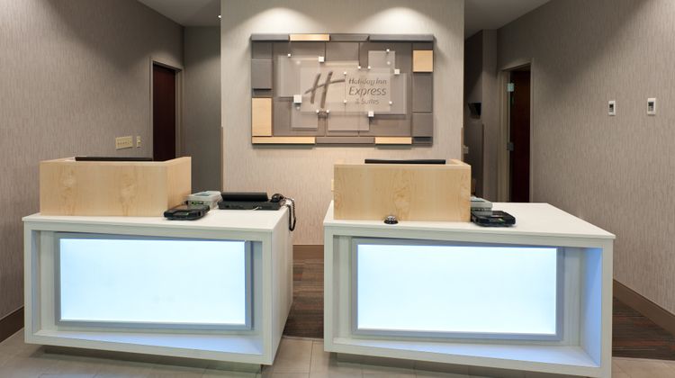 Holiday Inn Express Hotel & Suites Scott Lobby