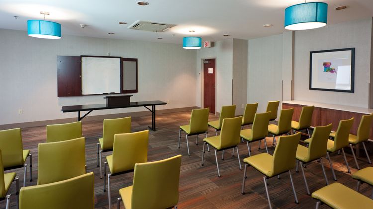 Holiday Inn Express Hotel & Suites Scott Meeting