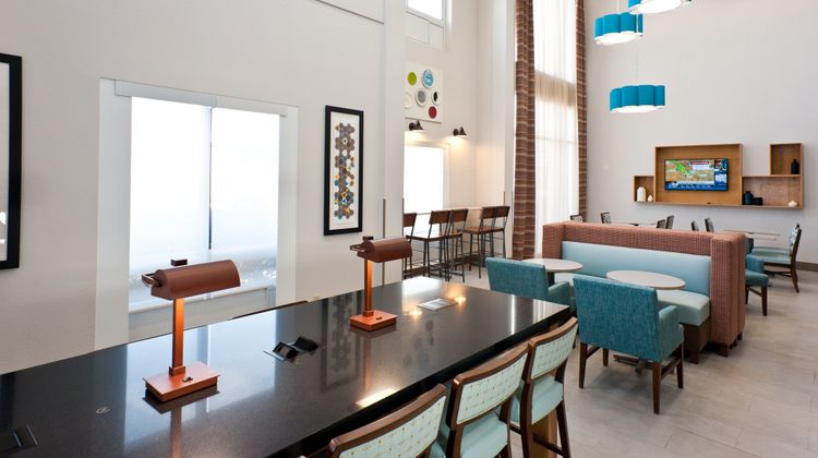 Holiday Inn Express Hotel & Suites Scott Restaurant