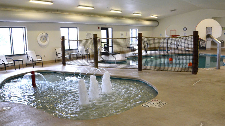 Holiday Inn Express Hotel & Stes Pool