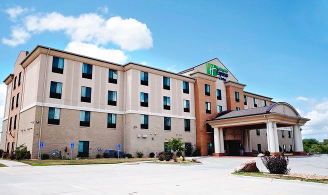 Holiday Inn Express and Suites Urbandale Exterior