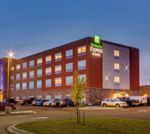Holiday Inn Express & Suites Rice Lake Exterior