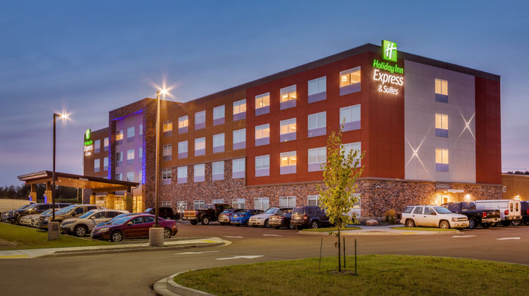 Holiday Inn Express & Suites Rice Lake Exterior