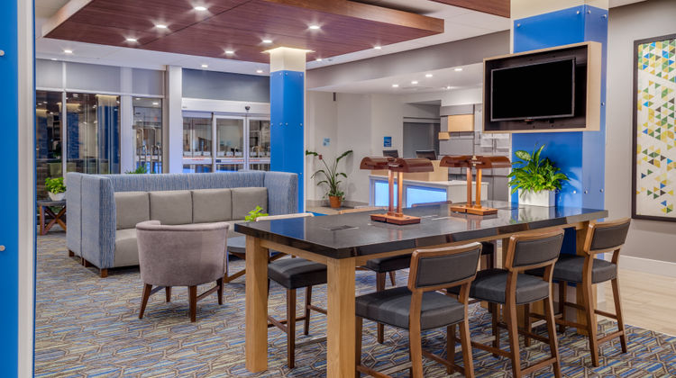 Holiday Inn Express & Suites Rice Lake Lobby