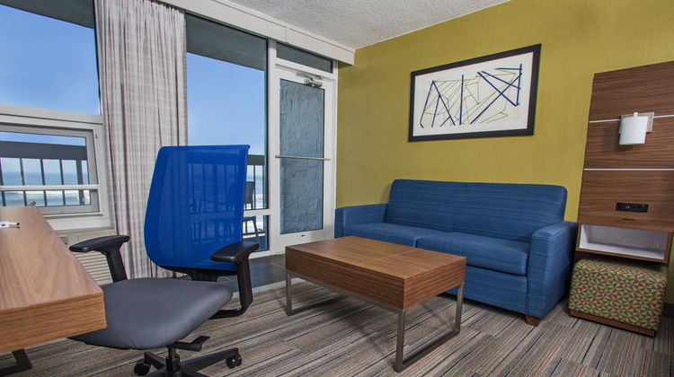 Holiday Inn Express Nags Head Oceanfront Room