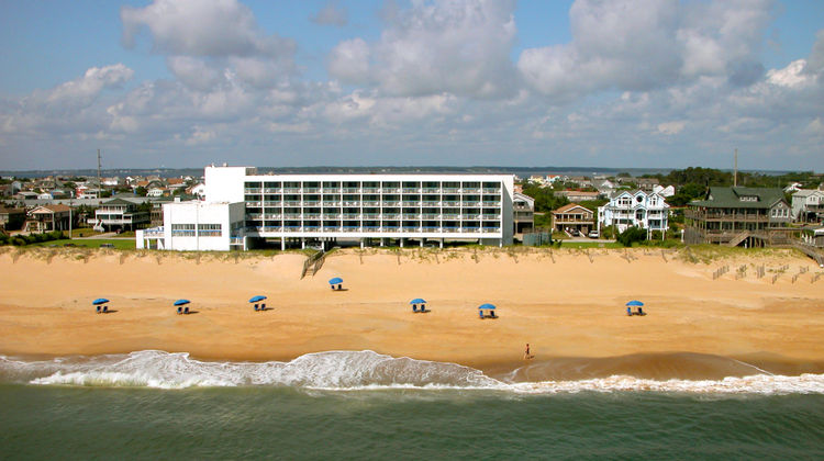 Holiday Inn Express Nags Head Oceanfront Exterior