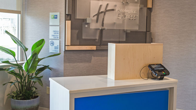 Holiday Inn Express Nags Head Oceanfront Lobby