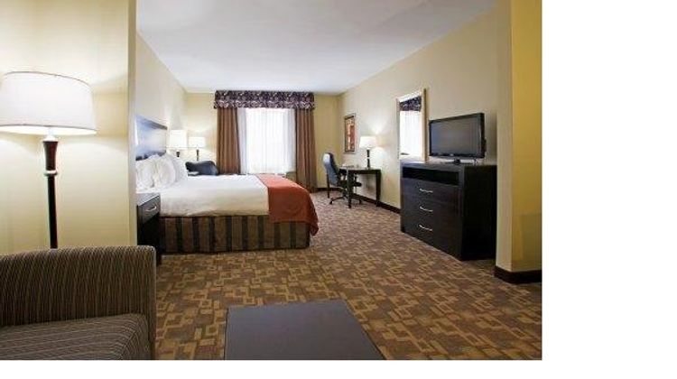Holiday Inn Express Hotel & Suites Suite