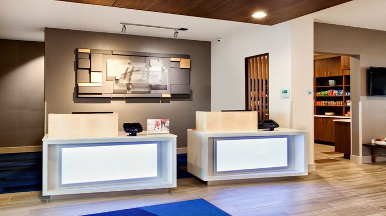 Holiday Inn Express Lake Wales N Lobby