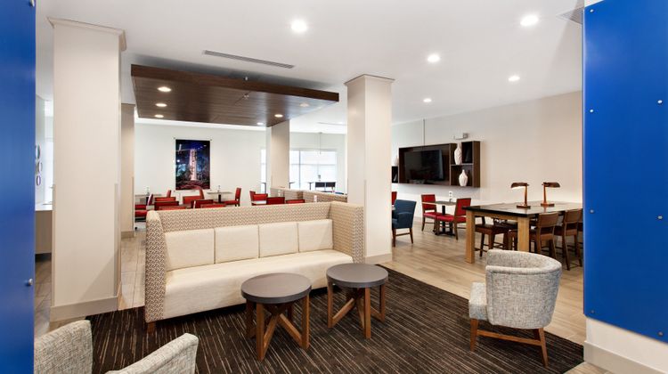 Holiday Inn Express Lake Wales N Lobby