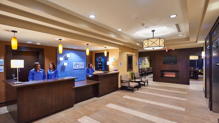 Holiday Inn Express Hotel & Stes Timmins Exterior